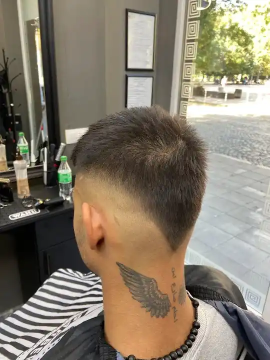 Оформена мъжка прическа в D&M Barbers