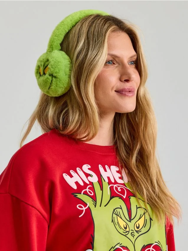 Пухкави наушници с бродерия Grinch
