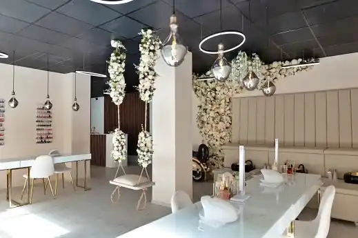 Lacquer Nail Bar