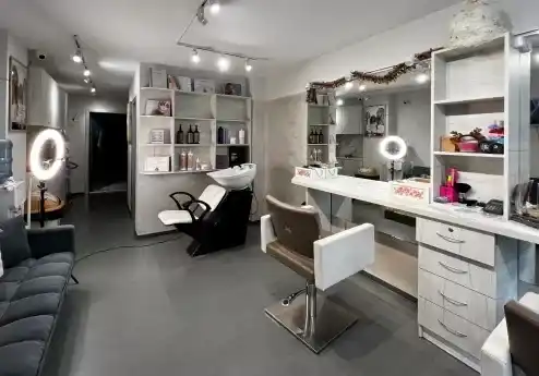 POSH LADY & Posh Barber — снимка на обекта