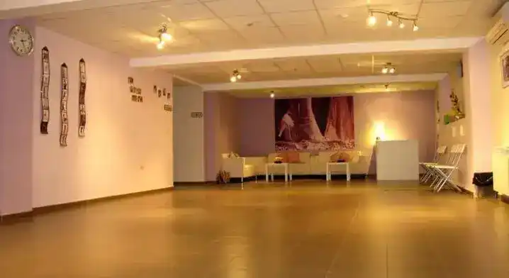 Публично изображение — Pretty Dance Hall