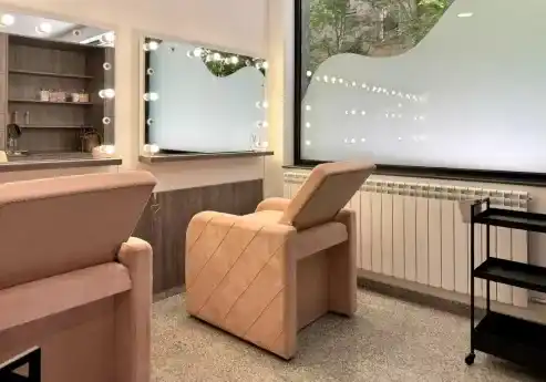 Работни места и интериор в Ye! Brows